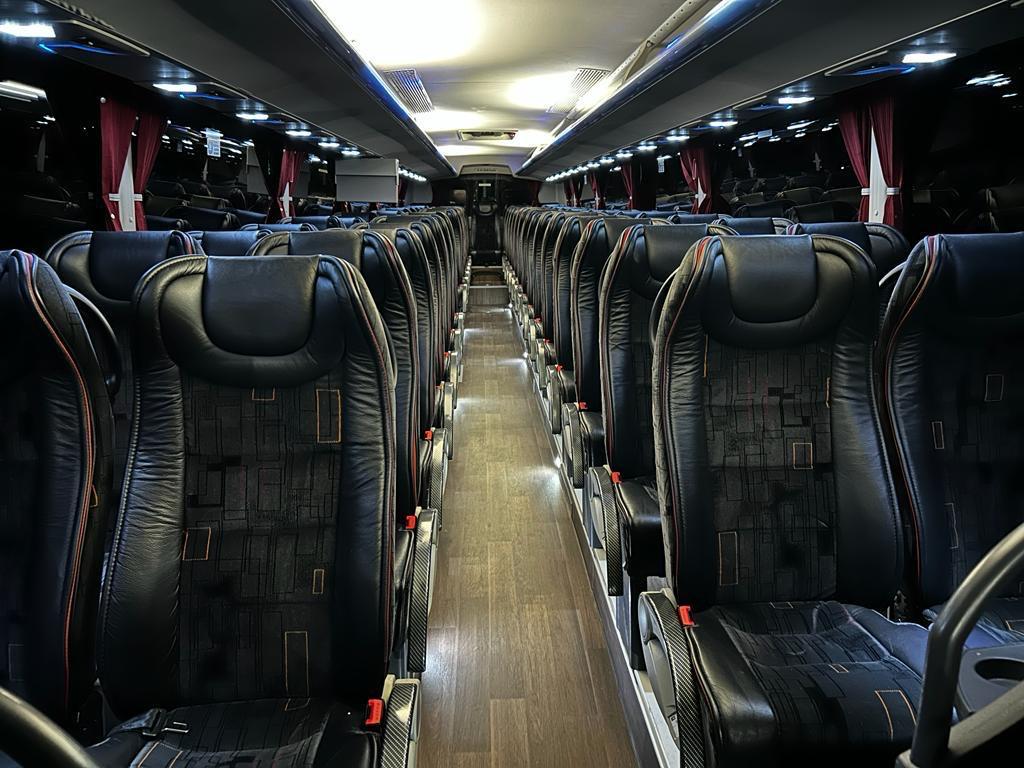 autocar de plus de 64 places